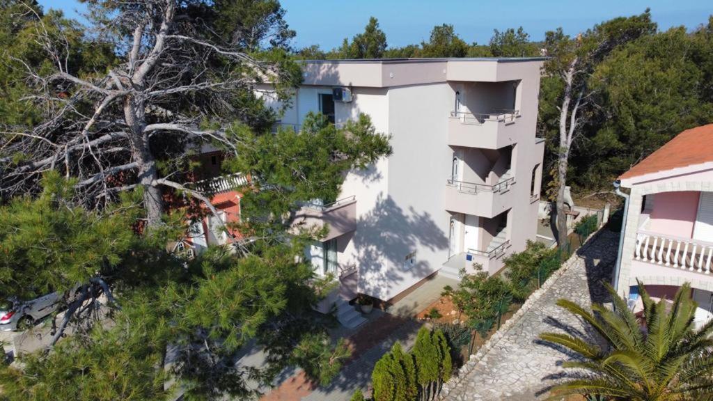Apartmani Vukadin Vir Exteriör bild