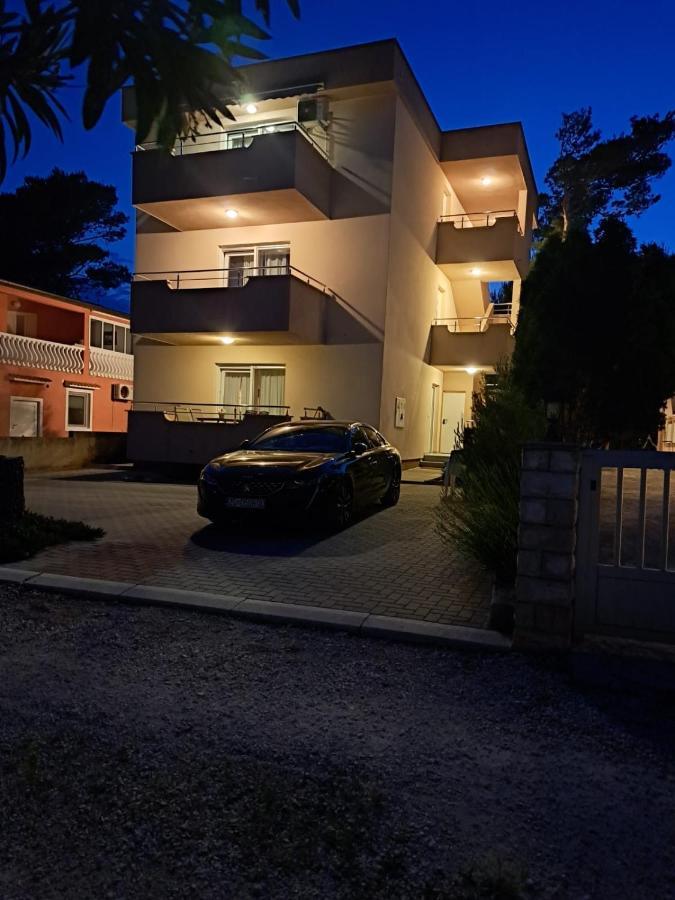 Apartmani Vukadin Vir Exteriör bild